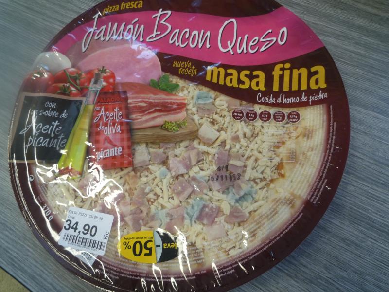 Jamón & Bacon & Queso; PIZZA SE ŠUNKOU, SLANINOU, SÝREM a pikantním olejem