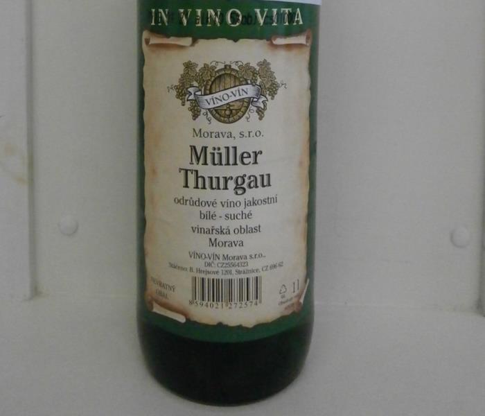 Müller Thurgau, odrůdové víno jakostní bílé-suché, vinařská oblast Morava,  DV 13.01.21, alk. 10,5 % obj.