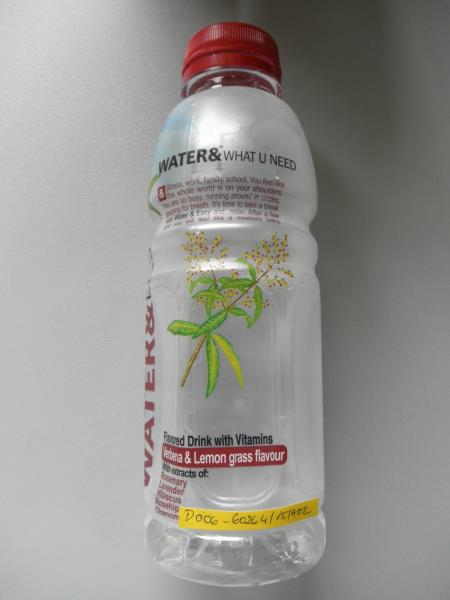 WATER&EASY nápoj s příchutí obohacený o vitamíny a rost. výtažky