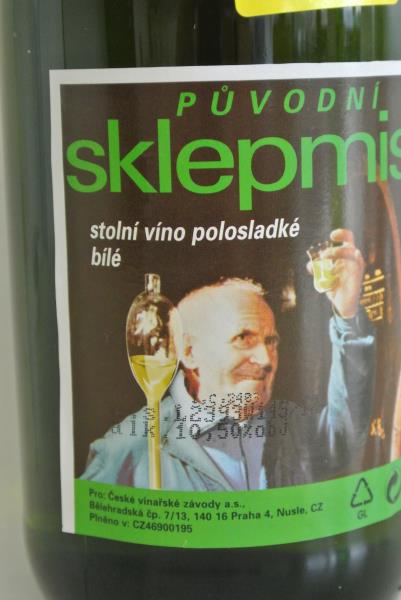 PŮVODNÍ SKLEPMISTR, STOLNÍ VÍNO POLOSLADKÉ, BÍLÉ, SMĚS VÍN Z RŮZNÝCH ZEMÍ EVROPSKÉHO SPOLEČENSTVÍ, ALK. 10,5% OBJ.,
