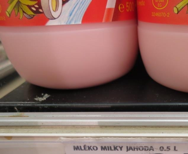 Mléčný nápoj s jahodovou příchutí