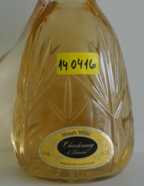 Chardonnay & Rkaciteli, Mona´s white, Bulharské bílé víno polosladké, alk. 11% obj., země původu: Bulharsko