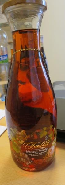 Muscat Migdal, růžové, polosladké víno, datum plnění: 21. 04. 2015, alk. 11 % obj.
