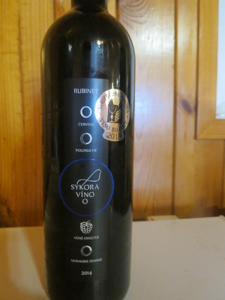 RUBINET, Moravské zemské víno, červené, polosuché, ročník 2014, alk. 12,0% obj.,