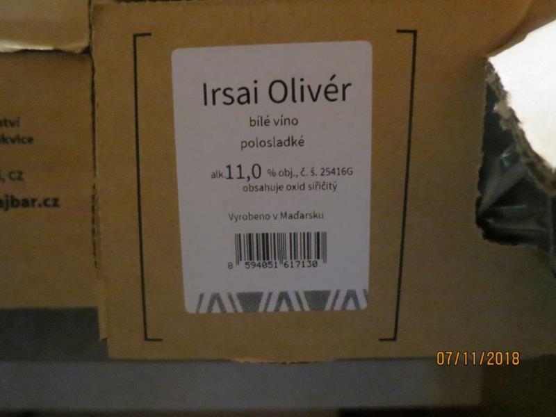 Irsai Olivér,  bílé víno polosladké, z. p. Maďarsko,  obsah alk. 11,0 % obj.