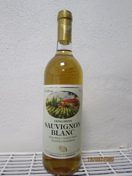 Sauvignon blanc, Duna-Tisza közi, víno bílé, polosladké, země původu Maďarsko, L:10.10.2013/1, 0,75L, alk. 11,0% obj.