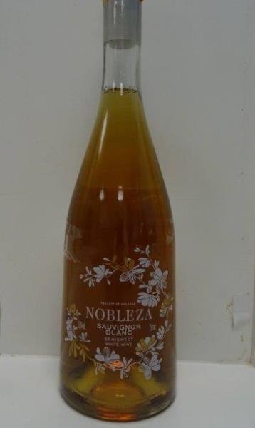Nobleza, Sauvignon Blanc, bílé víno, polosladké, alk.12,5% obj.
