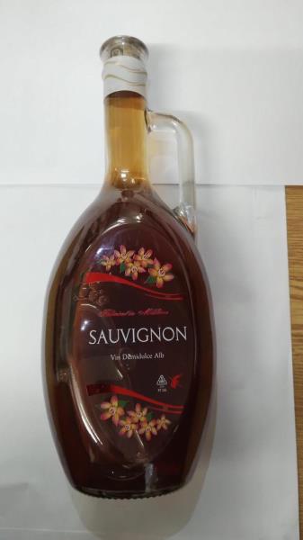 Sauvignon, víno bílé polosladké, alk. 11,5 % obj., vyrobeno v Moldavsku