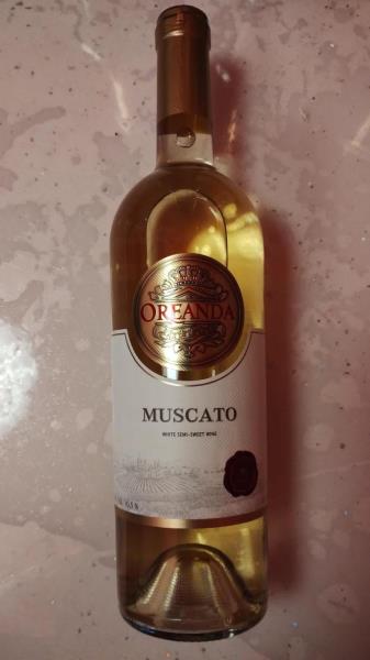 OREANDA Muscato, bílé víno polosladké, alk. 10,5 % obj.