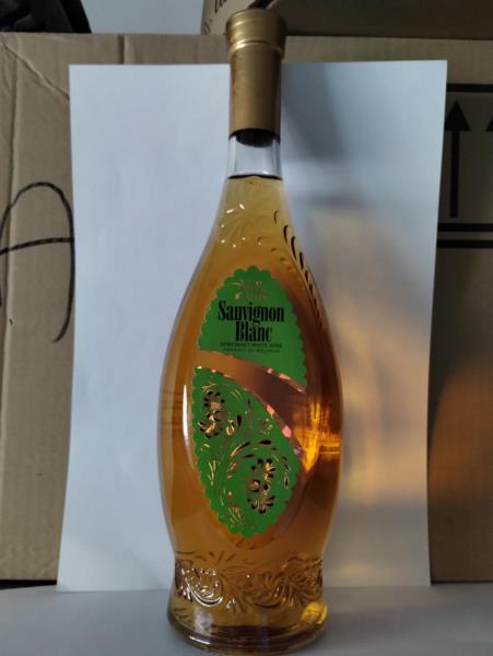 Sauvignon Blanc, bílé polosladké víno, vyrobeno v Moldavsku, alk. 11,5 % obj.